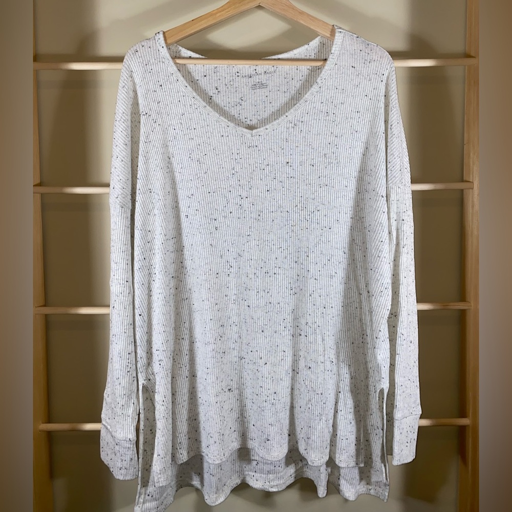 American Eagle V-Neck Shirt